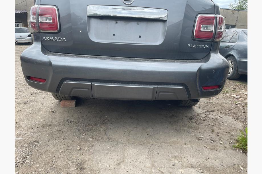Nissan Armada 2016–2024 Veko batožinového priestoru (originál, rok 2019) Fotografia 2