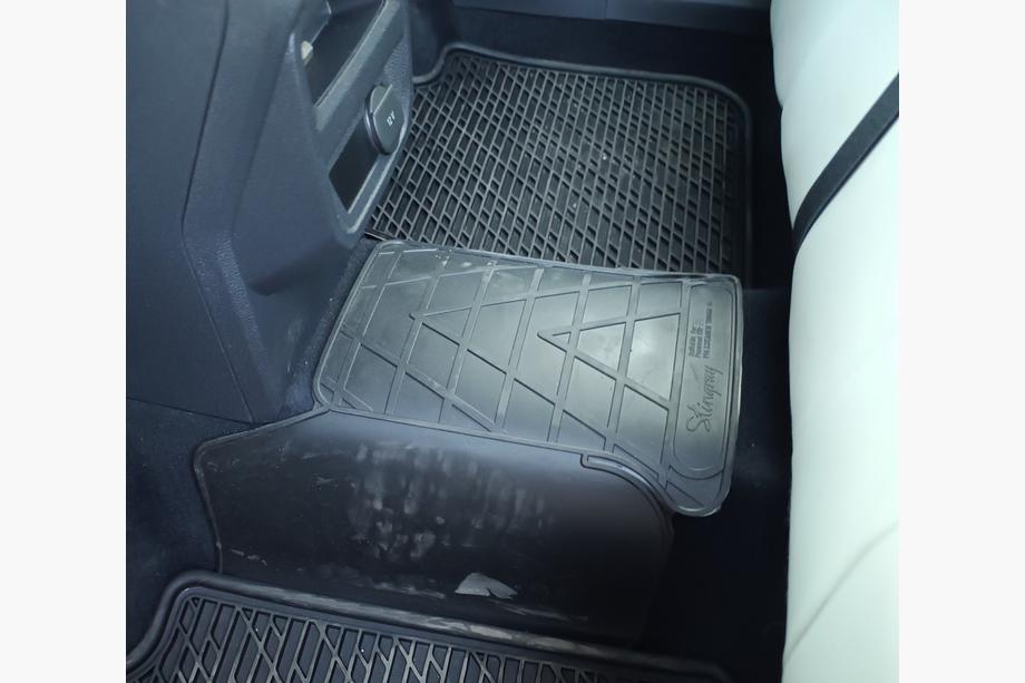 Volkswagen Tiguan 2016–2023 Zadný tunelový koberček (Stingray Premium) Image