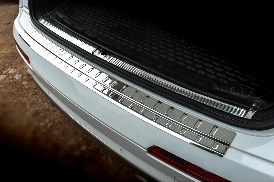 Audi Q7 2015–2026 Nerezová lišta na zadný nárazník Carmos (nerez) Image