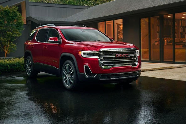 Recenzia sedemmiestneho SUV GMC Acadia