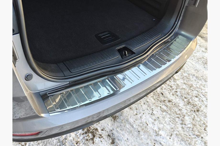 Renault Talisman 2015–2022 Nerezová lišta na zadný nárazník Carmos (SW) Fotografia 3