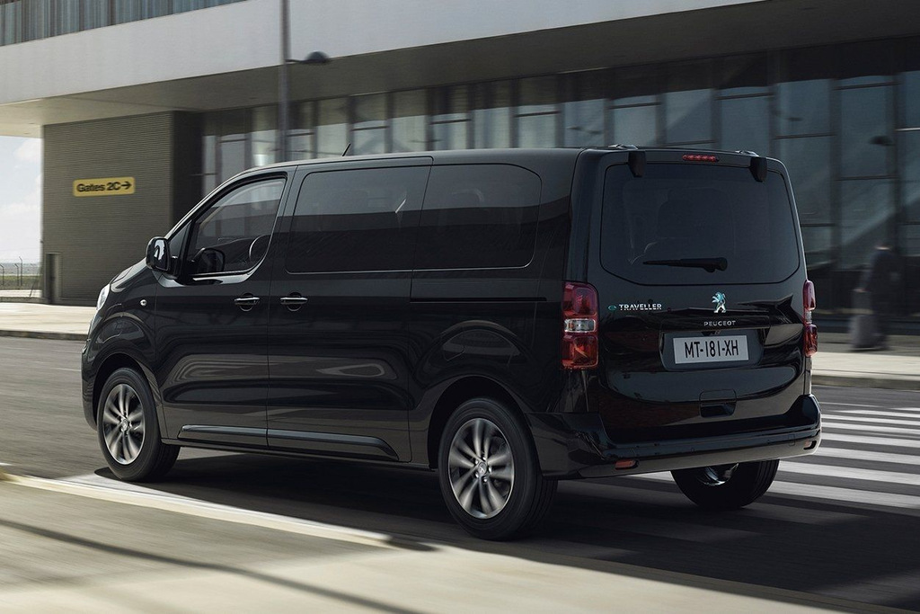 Recenzia elektrického minivanu Peugeot e-Traveller