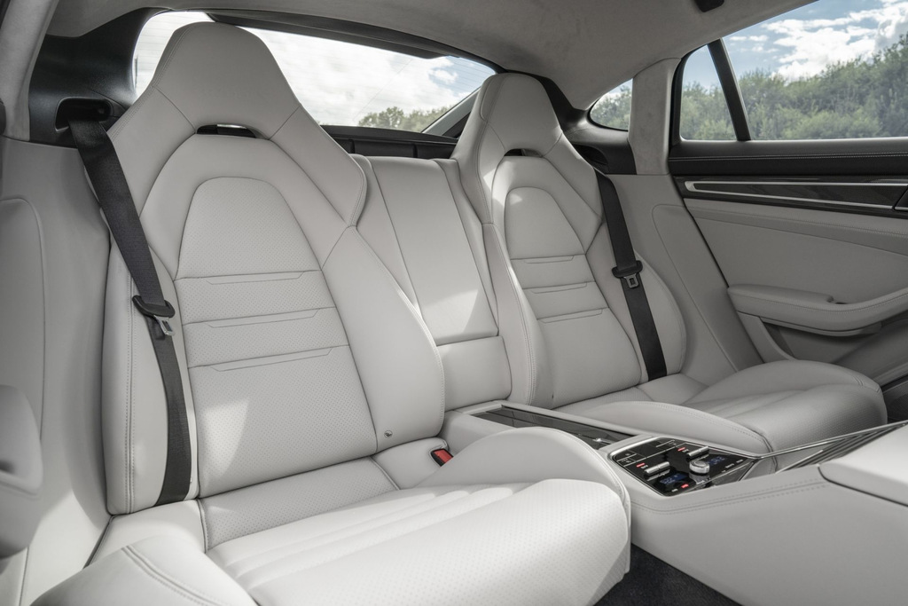 Prehľad modernizovaného liftbacku Porsche Panamera Turbo S
