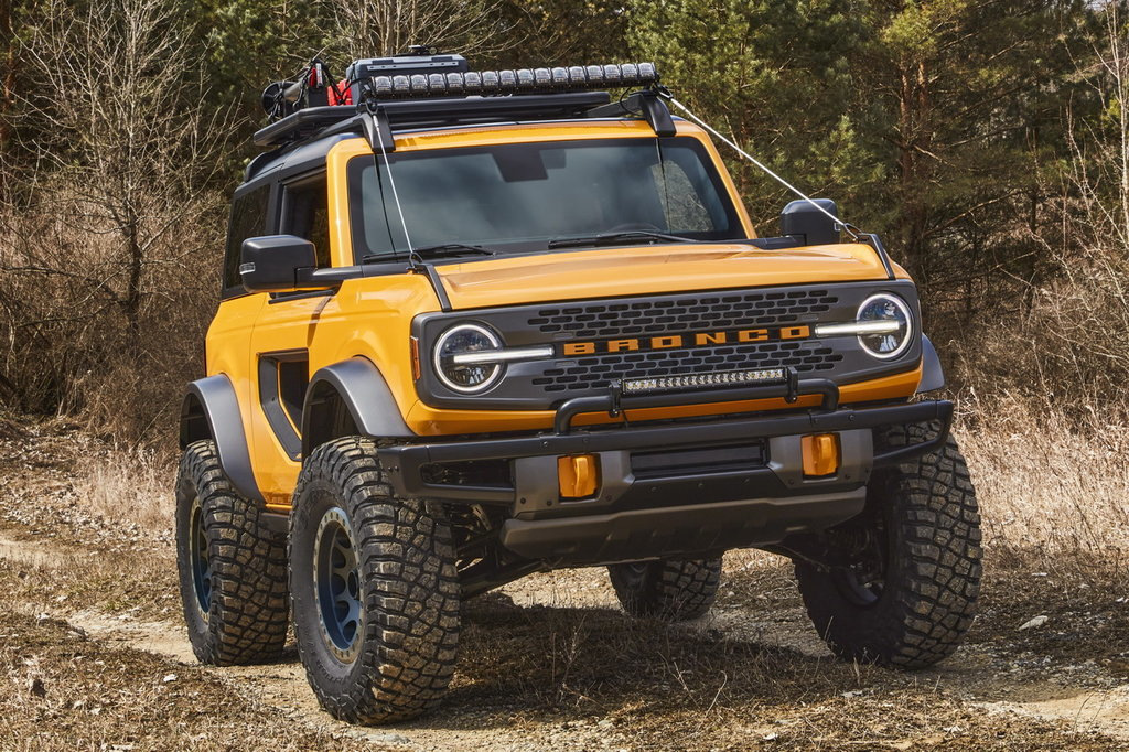 Recenzia trojdverového SUV Ford Bronco