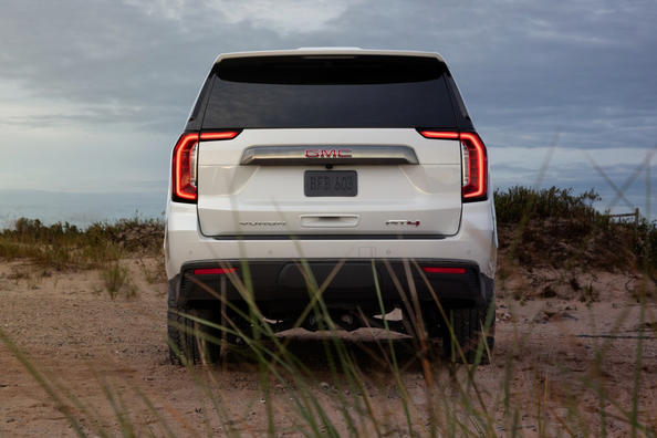 Prehľad veľkého osemmiestneho SUV GMC Yukon Fotografia 4