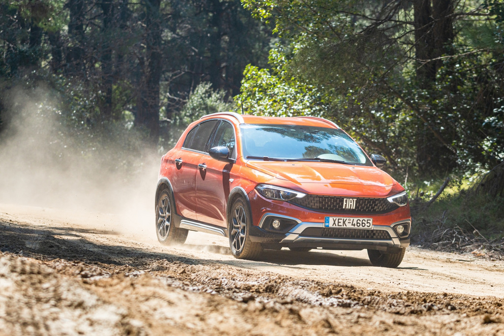 Recenzia terénnej verzie hatchbacku Fiat Tipo Cross