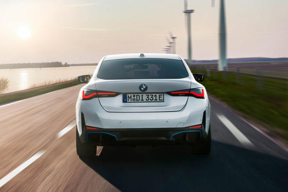 Prvá generácia elektrického liftbacku BMW i4 Fotografia 8