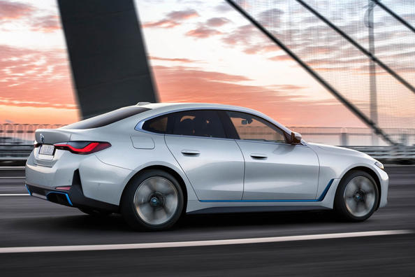Prvá generácia elektrického liftbacku BMW i4 Fotografia 5