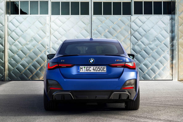 Prvá generácia elektrického liftbacku BMW i4 Fotografia 2