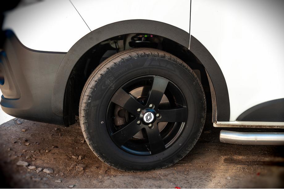 Opel Vivaro 2015–2019 Lemy blatníkov (6 ks, čierne, ABS) Image