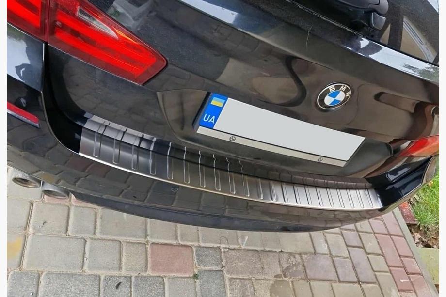 BMW 5. rad F10/F11 2010–2016 Lišta na zadný nárazník Carmos (SW, nerezová oceľ) Fotografia 1