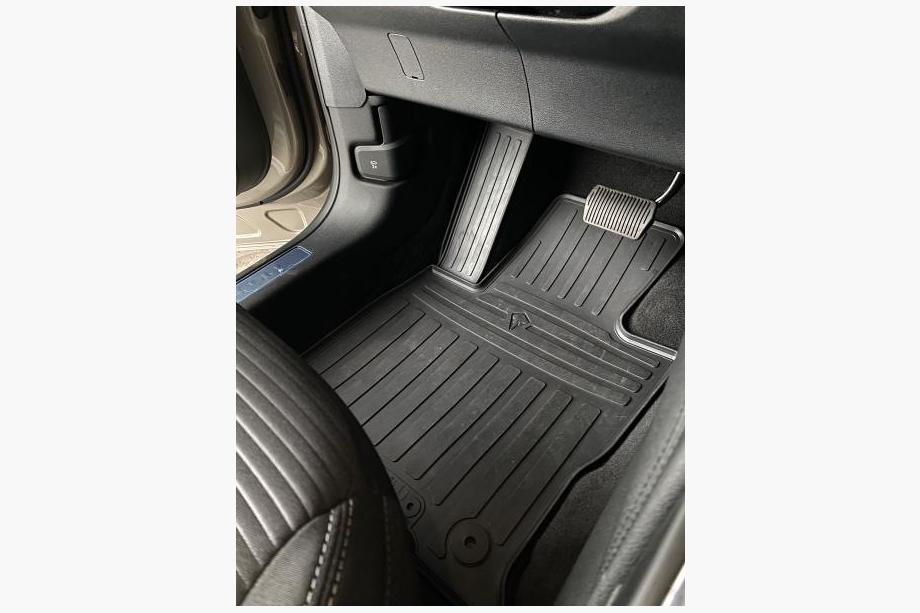 Ford Kuga/Escape 2019– Gumové rohože do interiéru (4 ks, Stingray Premium) Image