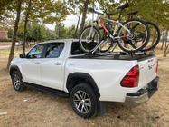 Toyota Hilux 2015– Priečniky (do originálnych upevňovacích bodov) Sivá fotografia 3