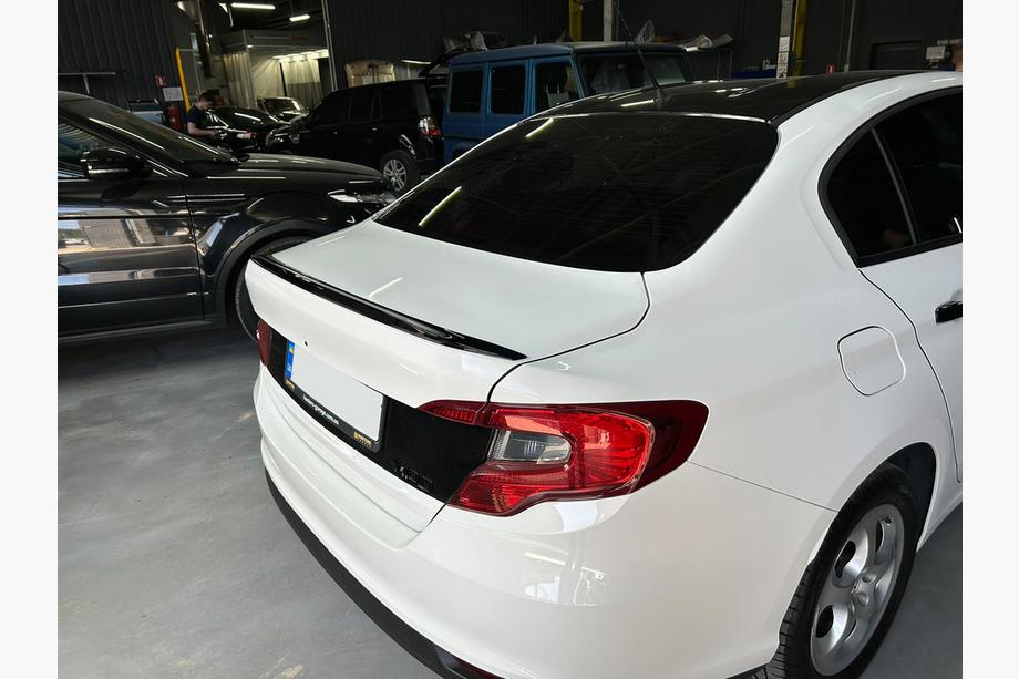 Fiat Tipo 2016– LIP spojler (Sunplex, čierny) (119,1 cm x 5,5 cm) Image
