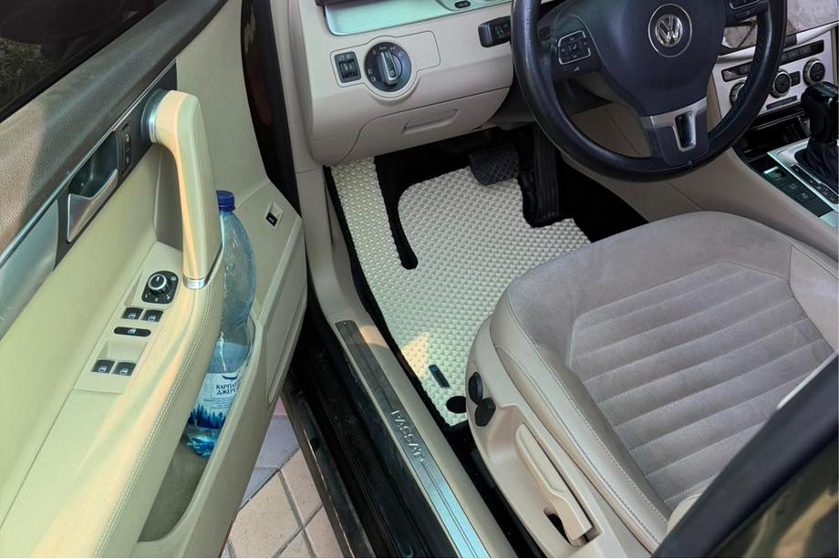 Volkswagen Passat B7 2012–2015 EVA rohože do interiéru (EU, béžová) Image