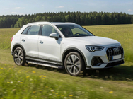 Audi Q3 2019–2025 Bočné nášľapy BlackLine (2 ks, hliník) fotografia 1