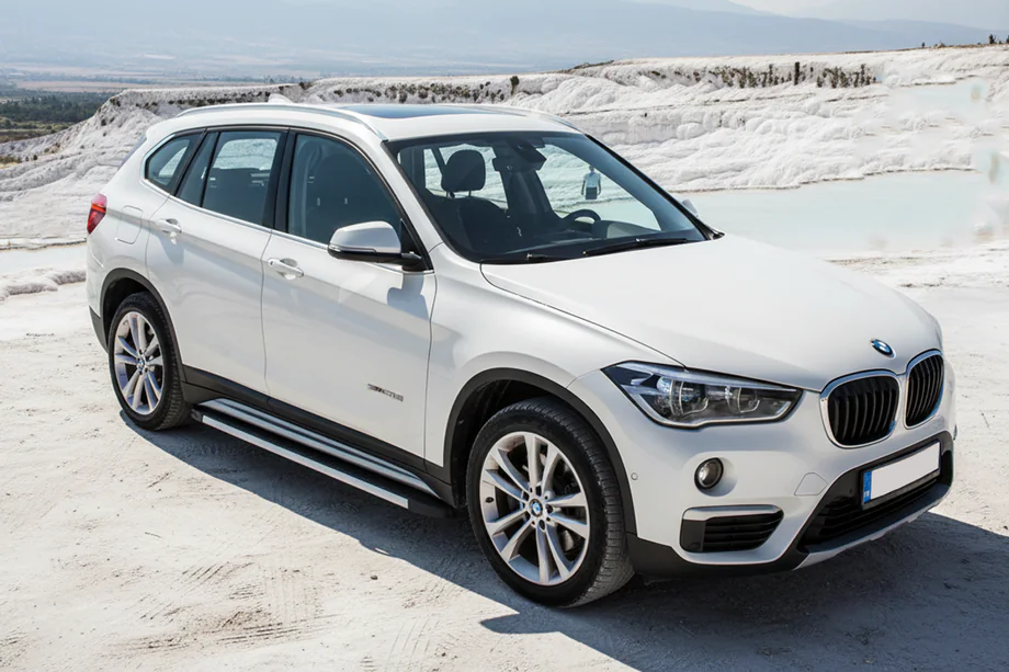 BMW X1 F48 2015–2022 Bočné nášľapy Maya V1 (2 ks, hliník) Image