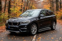 BMW X1 F48 2015–2022 Bočné prahy Tayga Grey (2 ks, hliník) fotografia 1