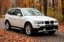 BMW X3 E83 2003–2010 Bočné nášľapy Allmond Grey (2 ks, hliník) fotografia 1
