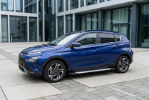 Hyundai Bayon 2021– Bočné nášľapy Allmond Grey (2 ks, hliník) fotografia 1