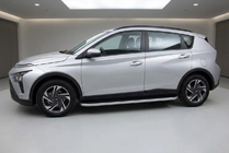 Hyundai Bayon 2021– Bočné prahy Tayga Grey (2 ks, hliník) fotografia 2