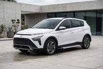 Hyundai Bayon 2021– Bočné nášľapy Vision New Grey (2 ks, hliník) fotografia 1