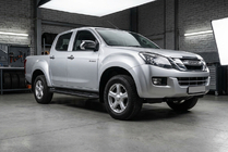 Isuzu D-Max 2011–2019 Bočné nášľapy Bosphore Black (2 ks, hliník) fotografia 1