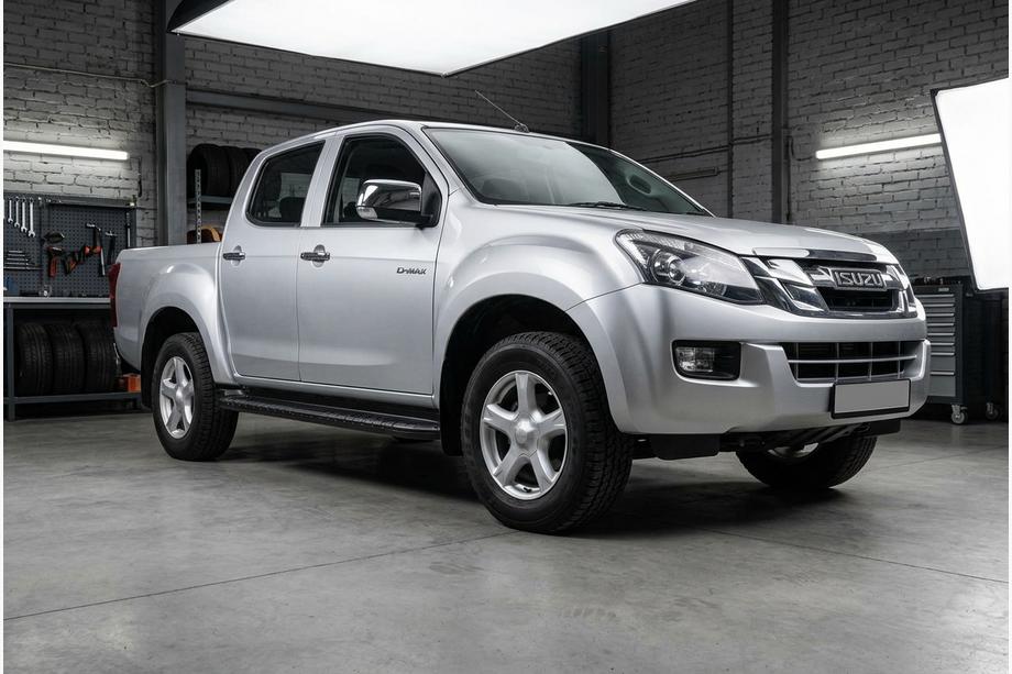Isuzu D-Max 2011–2019 Bočné nášľapy Bosphore Black (2 ks, hliník) Image