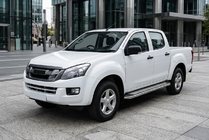 Isuzu D-Max 2011–2019 Bočné nášľapy Maydos V2 (2 ks, hliník) fotografia 1