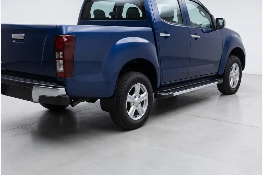Isuzu D-Max 2011–2019 Bočné nášľapy RedLine (2 ks, hliník) Image