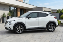 Nissan Juke 2020– Bočné prahy Tayga Black (2 ks, hliník) fotografia 1