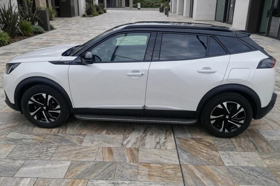 Peugeot 2008 2019– Bočné nášľapy Bosphore Black (2 ks, hliník) Image