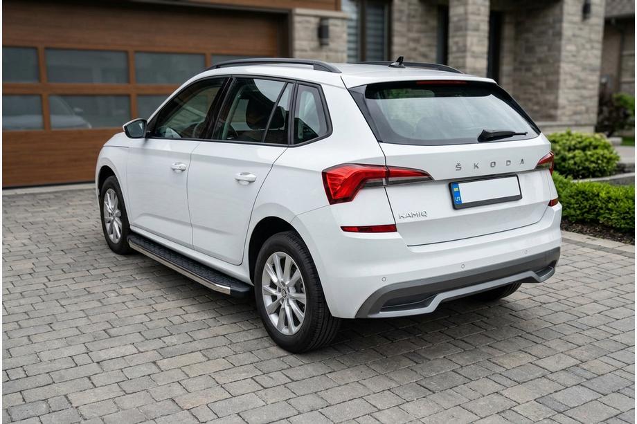 Skoda Kamiq 2019– Bočné nášľapy BlackLine (2 ks, hliník) Image