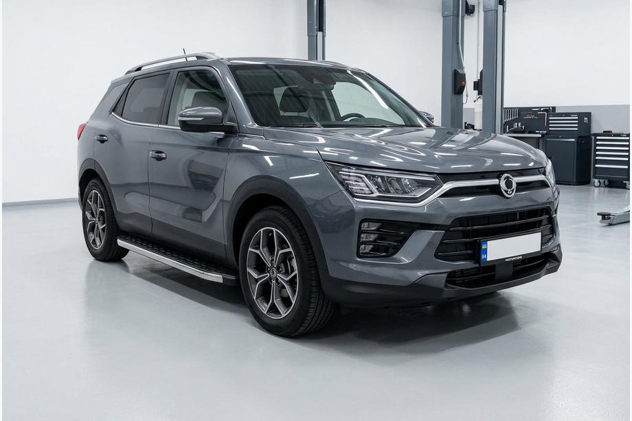 SsangYong Korando 2019– Bočné nášľapy BlackLine (2 ks, hliník) Image