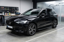 Volvo XC60 2017– Bočné prahy Tayga Black (2 ks, hliník) fotografia 1