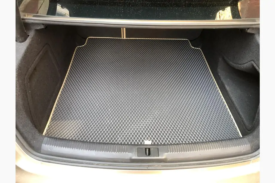 Audi A4 B8 2007–2015 Vanička do kufra Sedan (EVA, čierna) Image
