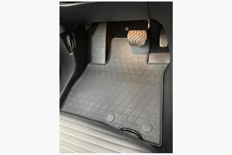 Renault Scenic/Grand 2016–2025 Gumové rohože do interiéru Stingray (4 ks) Image