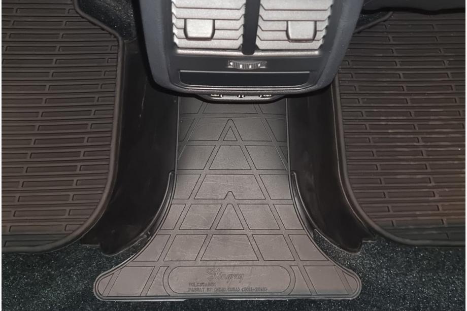 Volkswagen Passat B7 2012–2015 Zadná tunelová rohož USA (Stingray Premium) Image