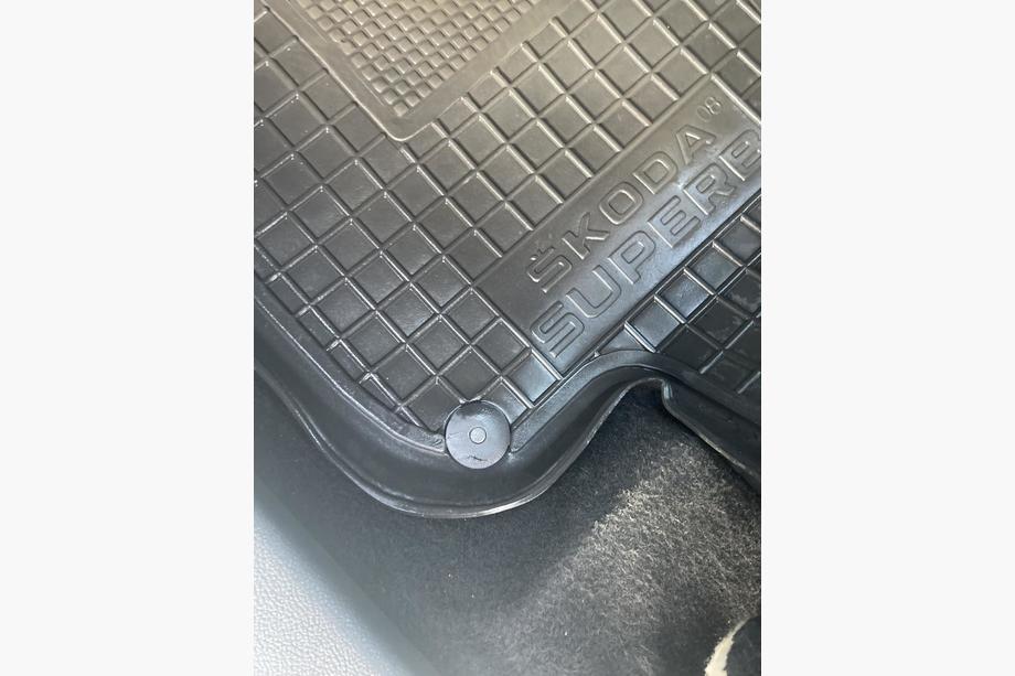 Skoda Upevňovacia klipsa pre Škoda (veľká) Fotografia 4