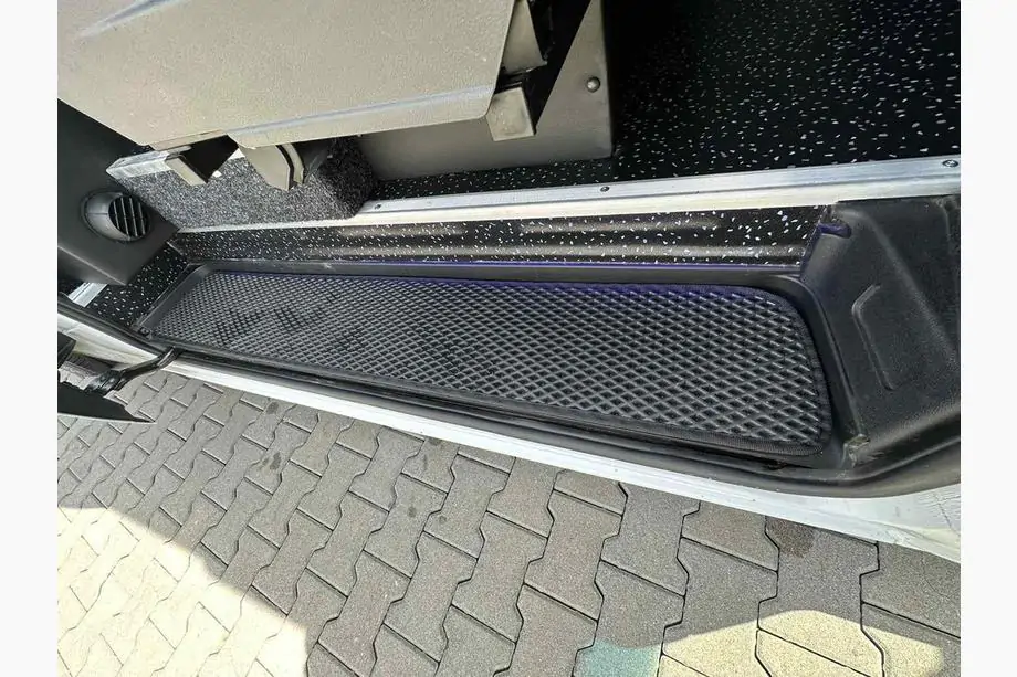 Mercedes Sprinter W907/W910 2018– Polyuretánové EVA rohože na prahy (čierne) Fotografia 1