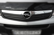 Opel Vivaro 2001–2015 Zimná clona na masku chladiča 2007-2015 (V2, horná) fotografia 3