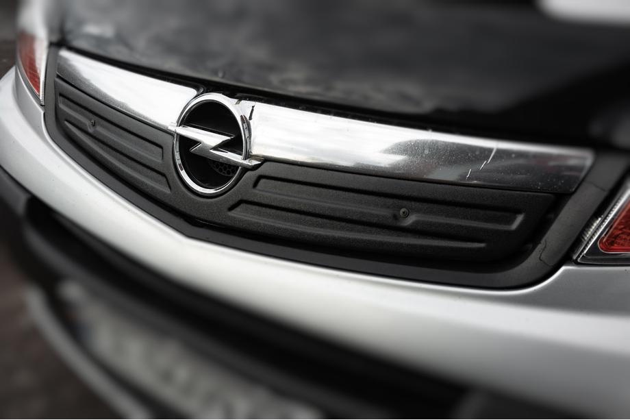 Opel Vivaro 2001–2015 Zimná clona na masku chladiča 2007-2015 (V2, horná) Image