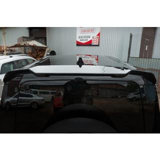 Spojler V1 (čierny) Land Rover Defender 2019– fotografia 2