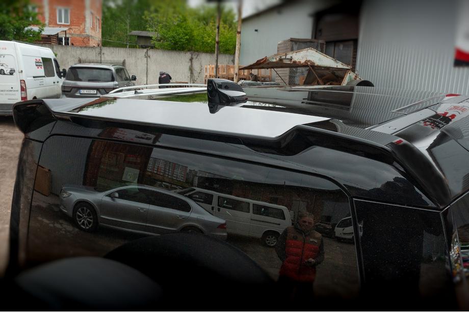 Land Rover Defender 2019– Spojler V1 (čierny) Fotografia 3