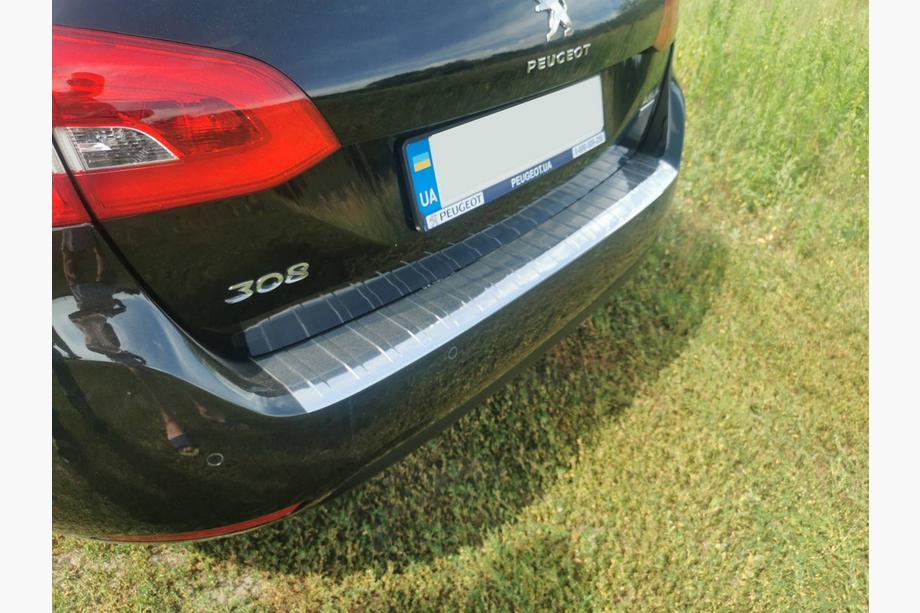 Peugeot 308 2014–2021 Nerezová lišta na zadný nárazník Carmos (SW) Image