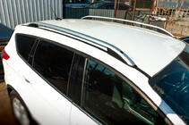 Ford Kuga/Escape 2013–2019 Strešné lyžiny Skyport (sivé) fotografia 1