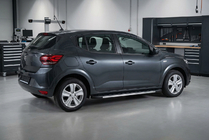 Dacia Sandero 2021– Bočné nášľapy Duru (2 ks, hliník) fotografia 1