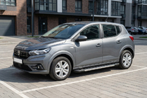 Dacia Sandero 2021– Bočné nášľapy RedLine (2 ks, hliník) fotografia 1