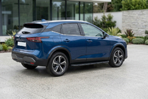 Nissan Qashqai 2021– Bočné prahy Tayga Black (2 ks, hliník) fotografia 1