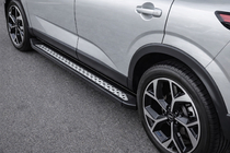 Nissan Qashqai 2021– Bočné nášľapy Vision New Black (2 ks, hliník) fotografia 1